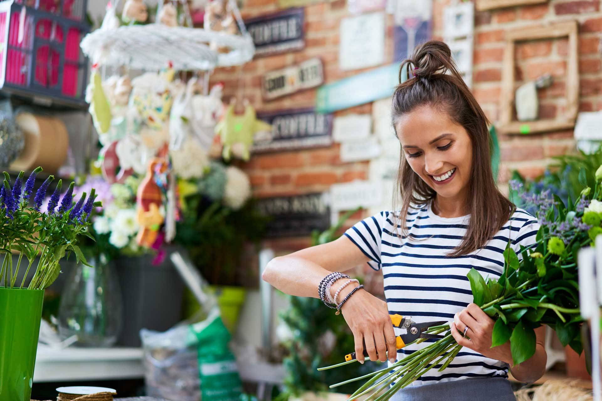 21-petals-woman-arranging-flowers